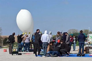 Students gather to launch high-altitude balloon